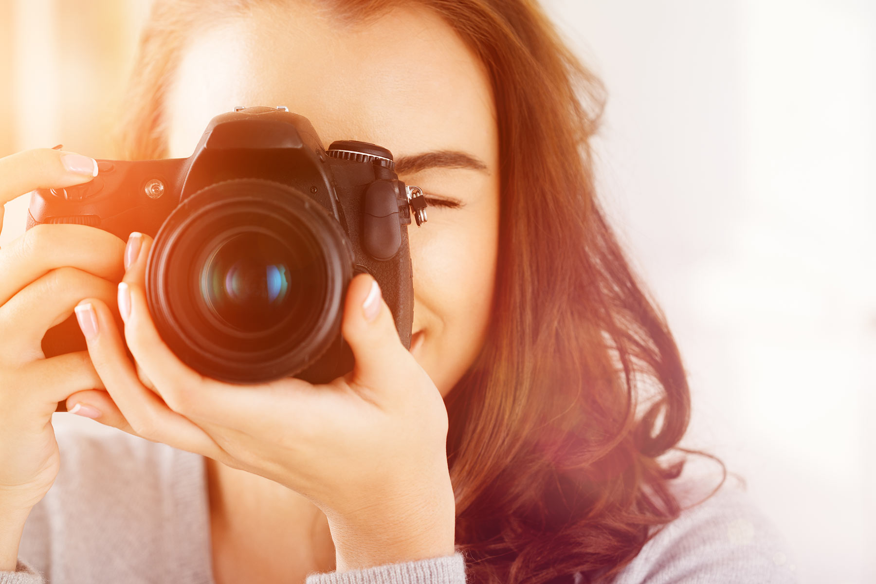 female photographer depositphotos 27367979 xl 2015